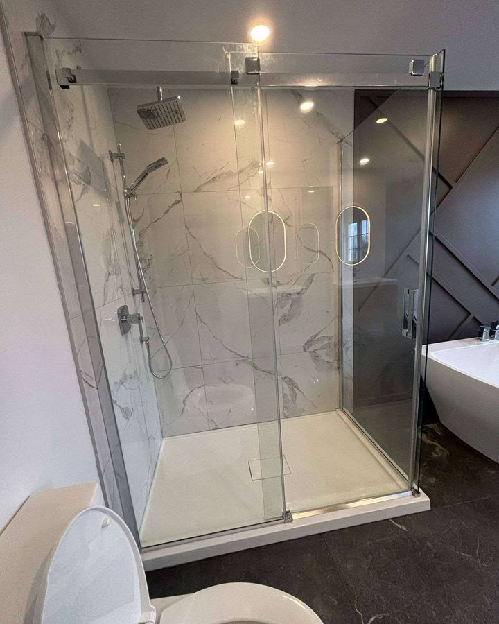 Corner glass shower